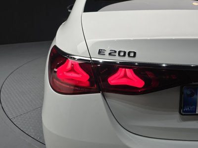 صورة 10 لـ 2025 Mercedes-BENZ E-CLASS