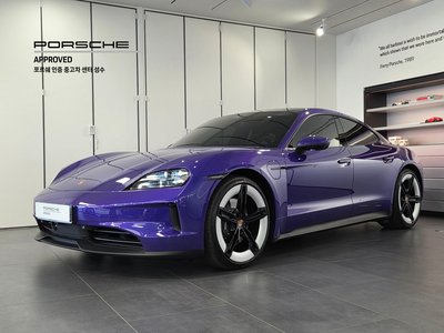 PORSCHE TAYCAN - 1