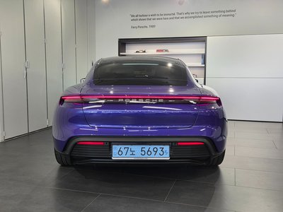PORSCHE TAYCAN - 3