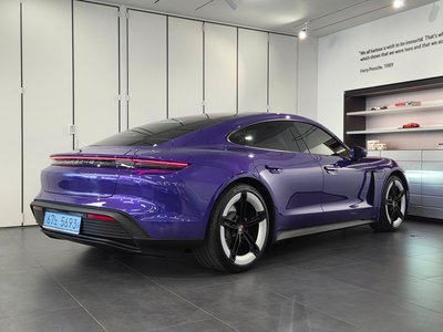 PORSCHE TAYCAN - 5