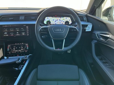 AUDI Q8 E-TRON - 8