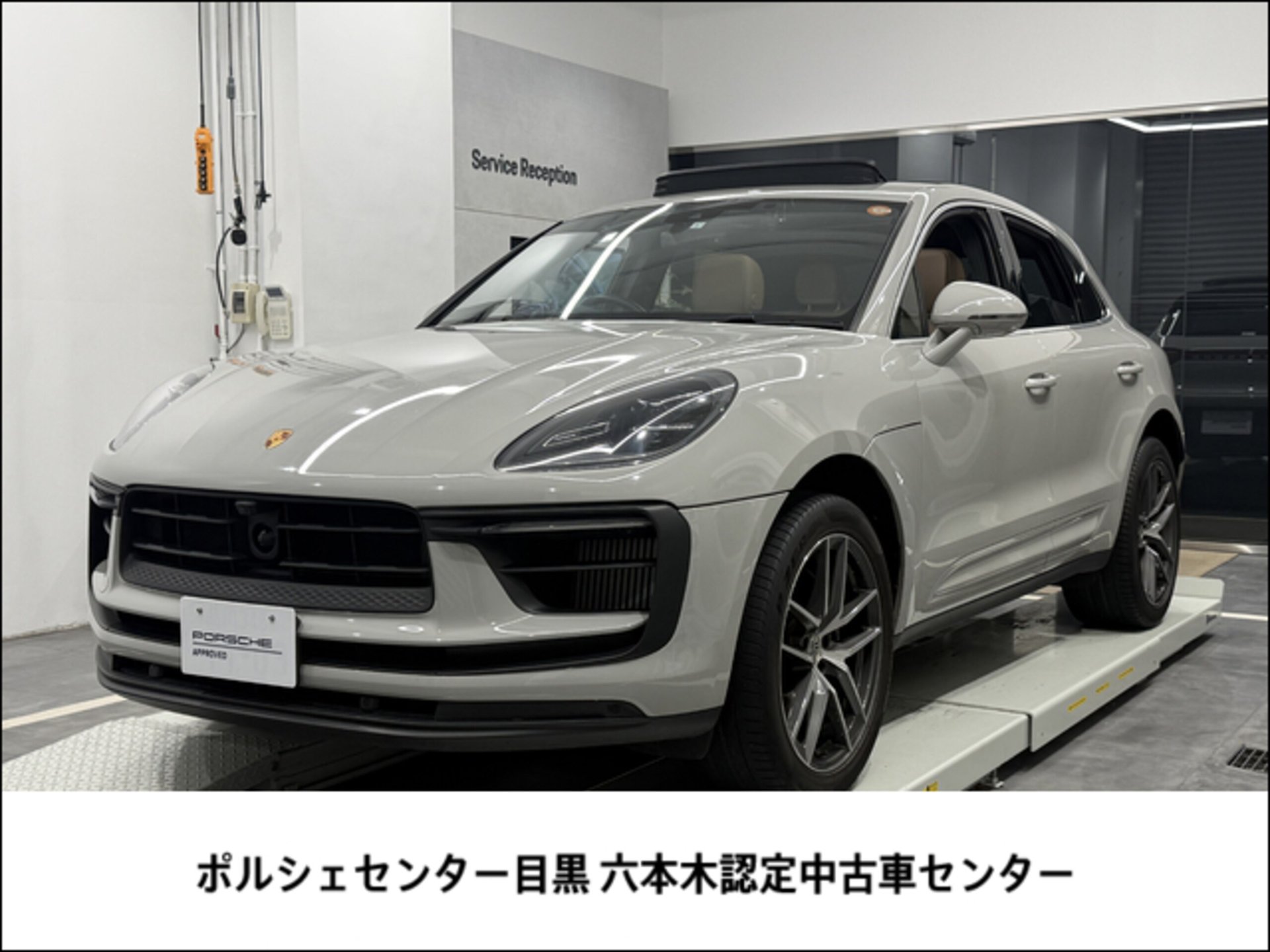PORSCHE MACAN - View 1