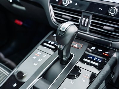 PORSCHE MACAN - 8