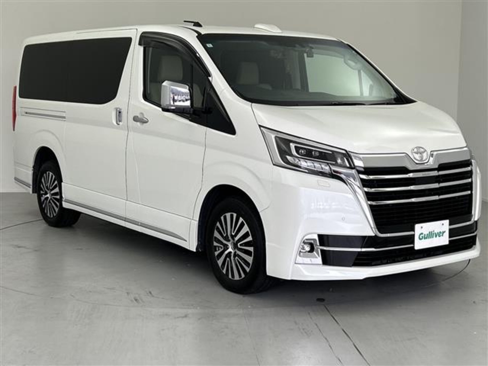 TOYOTA GRAND ACE - View 1
