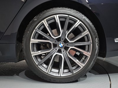 BMW 7 SERIES - 8