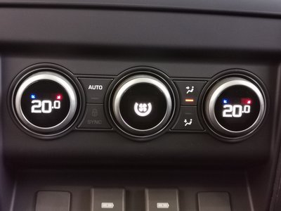 LAND ROVER DEFENDER - 4