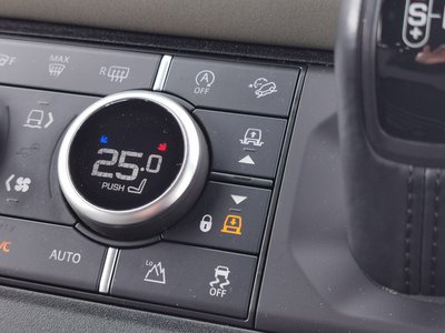 LAND ROVER DEFENDER - 9