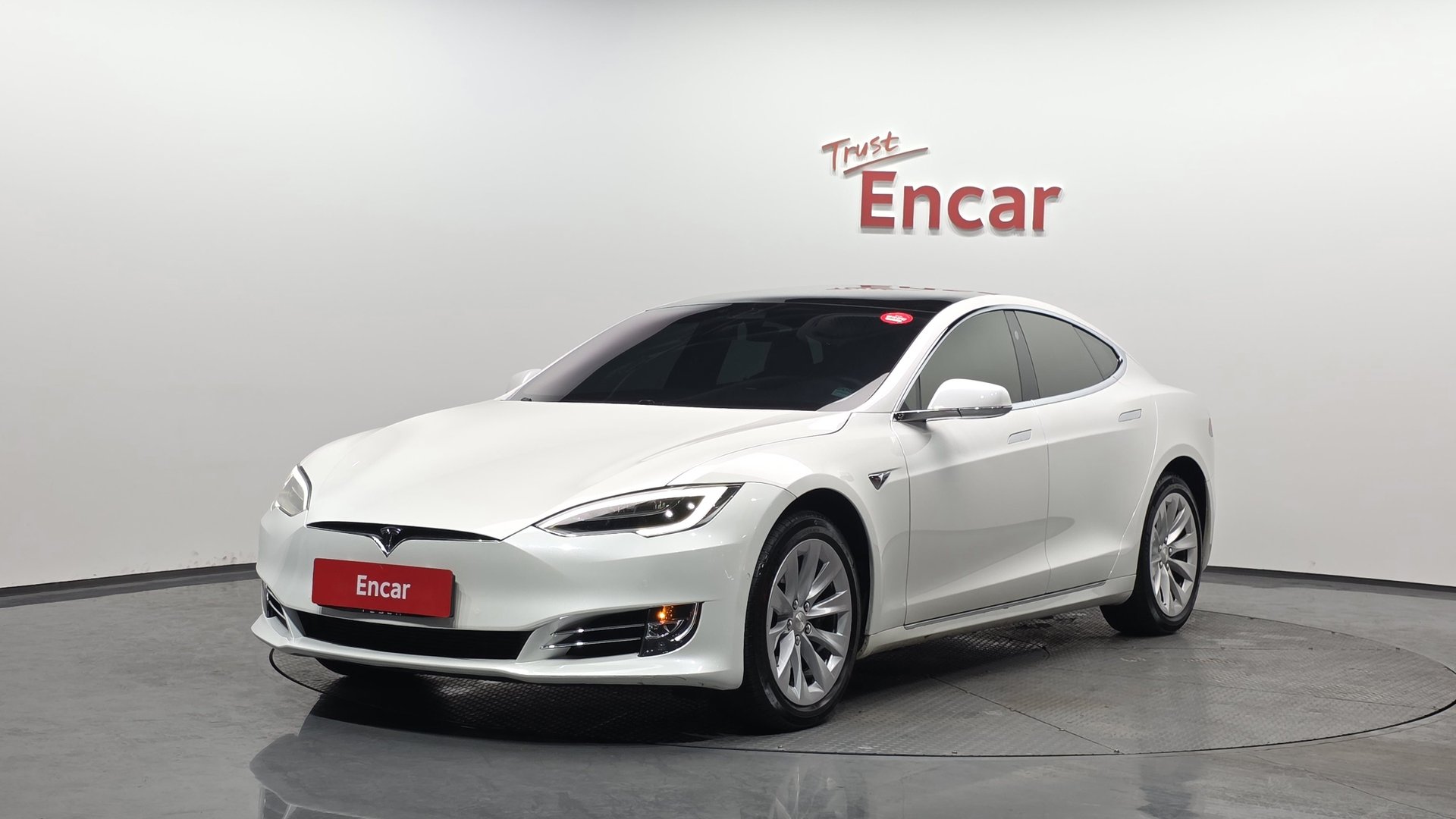 TESLA MODEL S - View 1