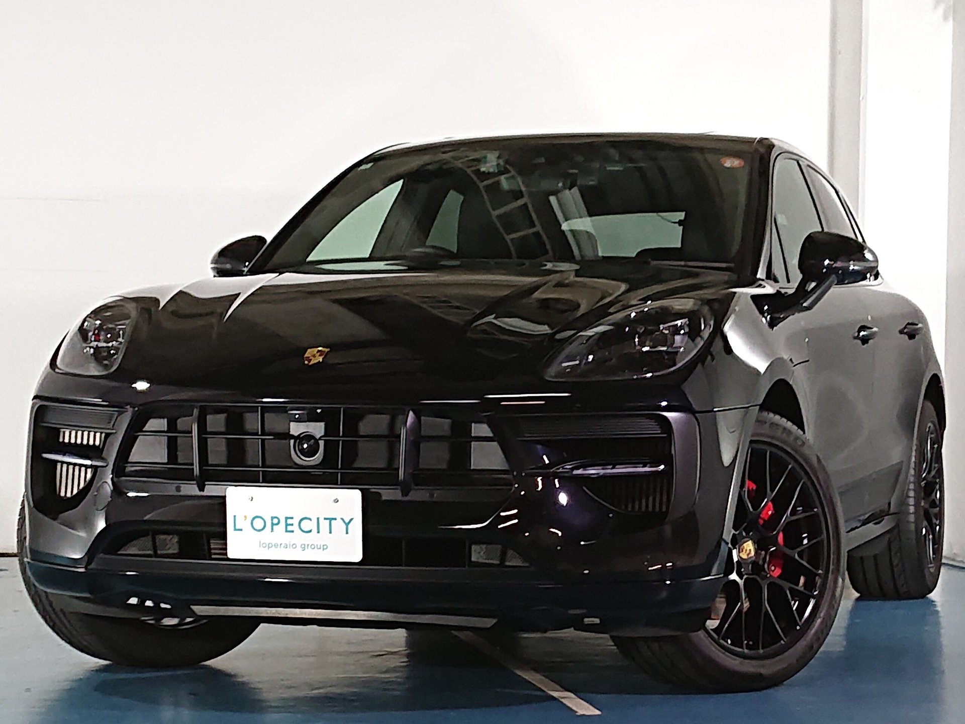 PORSCHE MACAN - View 1