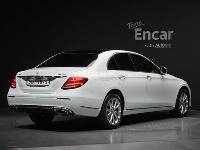 MERCEDES-BENZ E-CLASS - 4