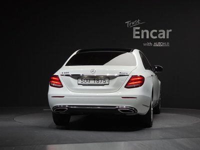 MERCEDES-BENZ E-CLASS - 3