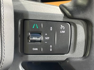 LAND ROVER DEFENDER - 6