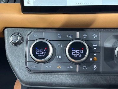 LAND ROVER DEFENDER - 7