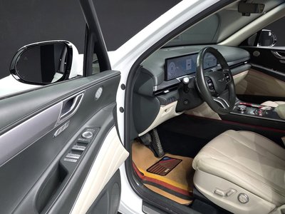 صورة 10 لـ 2023 Genesis GV80