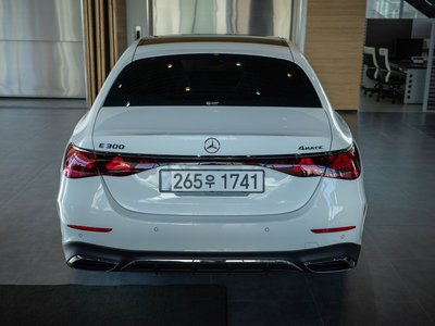 MERCEDES-BENZ E-CLASS - 8