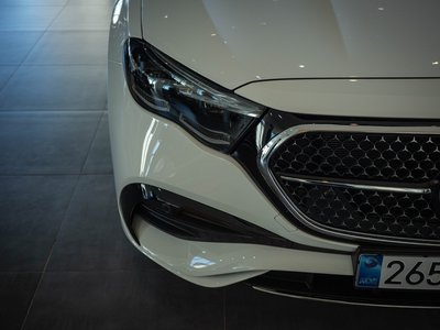 MERCEDES-BENZ E-CLASS - 4