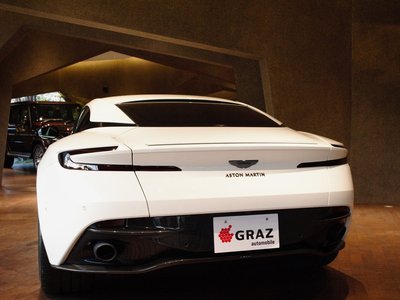 ASTON MARTIN DB11 - 8