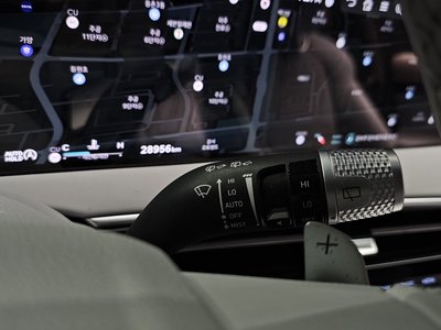 2024 Genesis GV70 — миниатюра 28