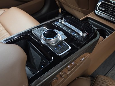2021 Genesis G90 — миниатюра 18