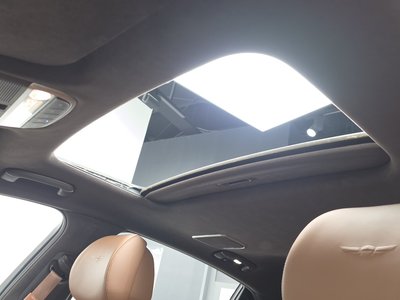 2021 Genesis G90 — миниатюра 17