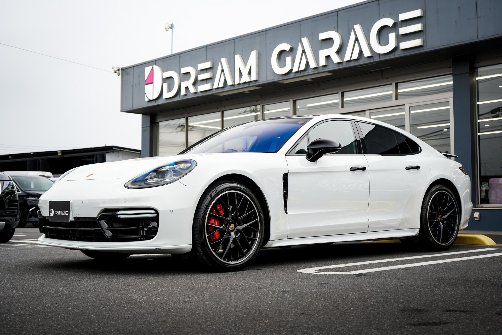 PORSCHE PANAMERA - View 1