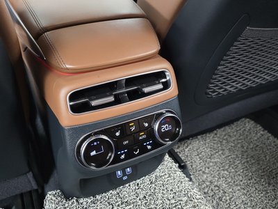 2021 Genesis GV70 thumbnail 23