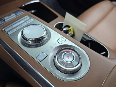 2021 Genesis GV70 thumbnail 12