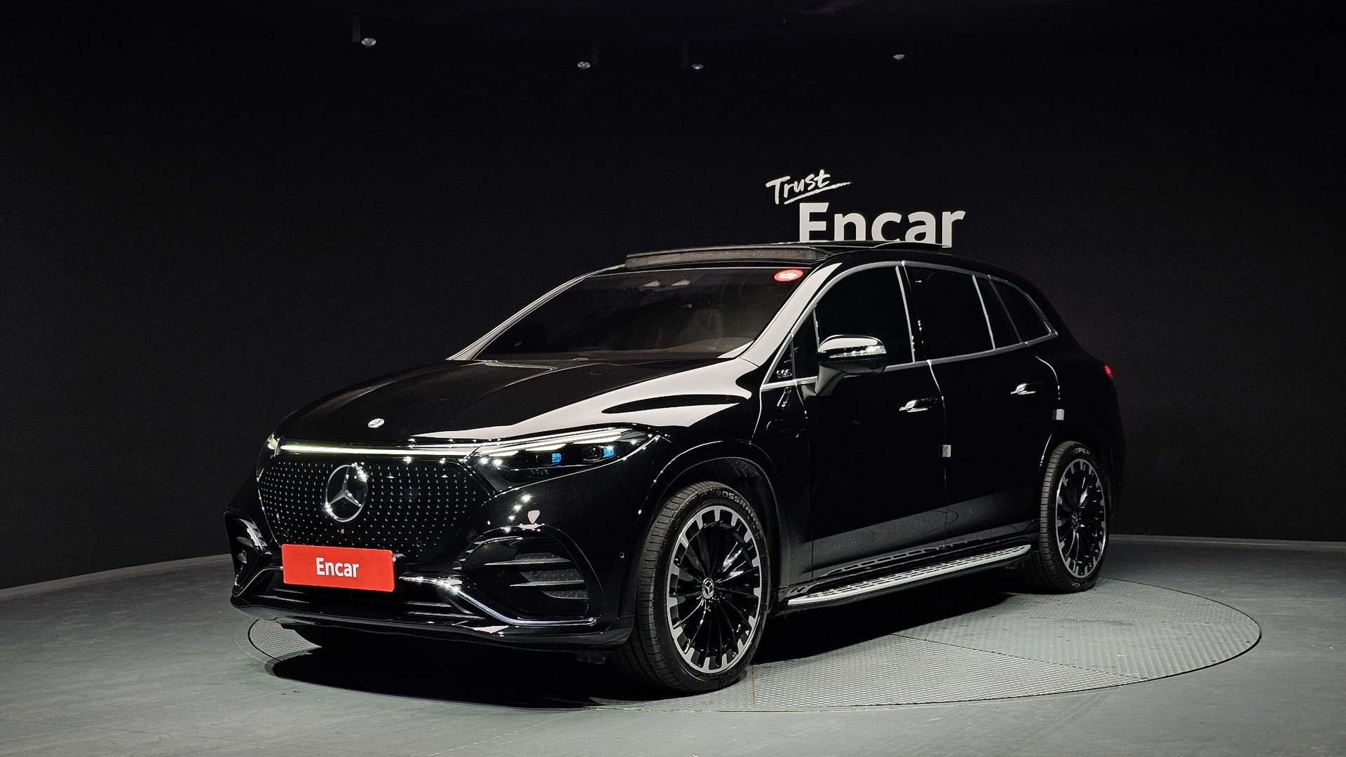 MERCEDES-BENZ EQS SUV - View 1