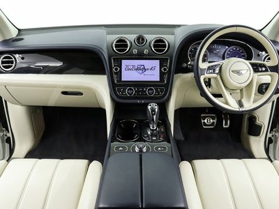 BENTLEY BENTAYGA - 7