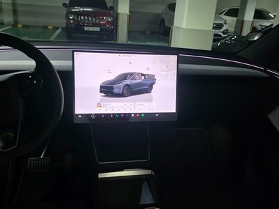 TESLA MODEL Y - 7