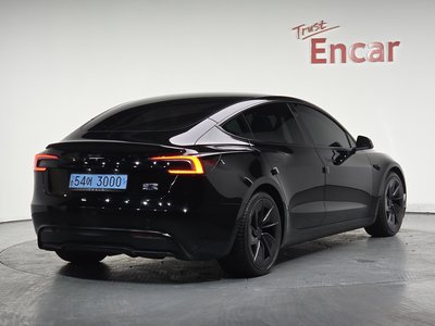TESLA MODEL 3 - 3