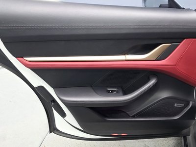 صورة مصغرة 16 لـ 2024 Porsche TAYCAN
