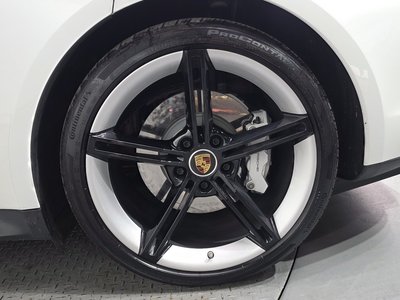 صورة 9 لـ 2024 Porsche TAYCAN