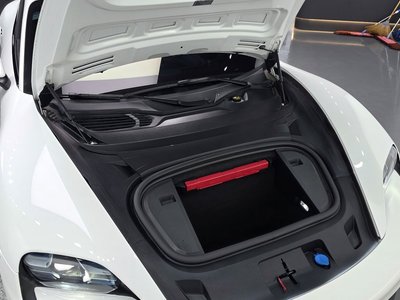 صورة 8 لـ 2024 Porsche TAYCAN