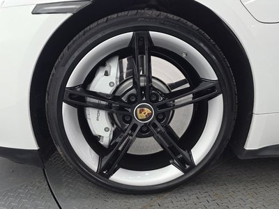 صورة 7 لـ 2024 Porsche TAYCAN
