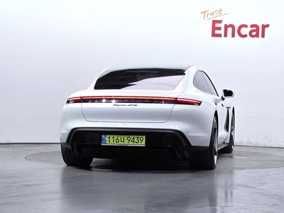 صورة 4 لـ 2024 Porsche TAYCAN