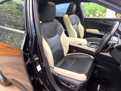 صورة 8 لـ 2023 Lexus NX