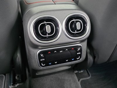 2025 Mercedes-BENZ GLC — миниатюра 17