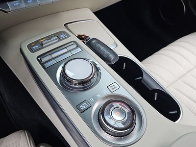 2024 Genesis GV70 photo 9