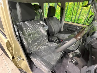 TOYOTA LAND CRUISER 70 - 8