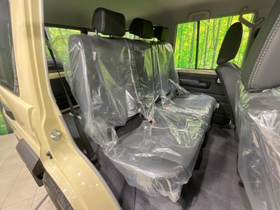 TOYOTA LAND CRUISER 70 - 9