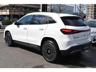 MERCEDES-BENZ EQA - 7