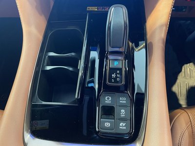 صورة 28 لـ 2025 Toyota VELLFIRE
