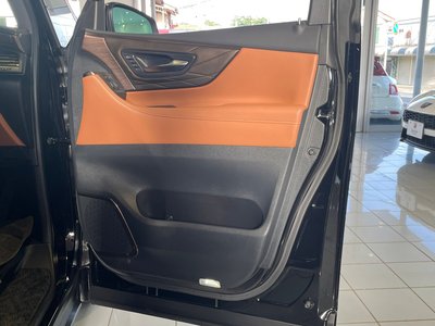 صورة 64 لـ 2025 Toyota VELLFIRE