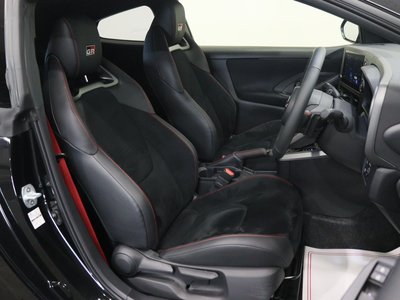 TOYOTA GR YARIS - 10