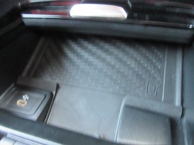 MERCEDES-BENZ GLB - 8