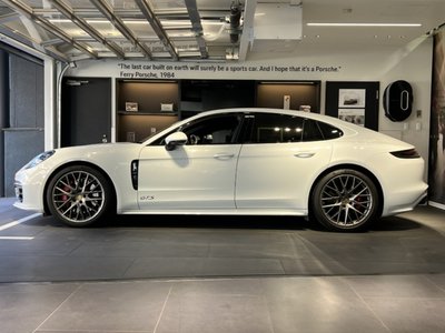 PORSCHE PANAMERA - 3