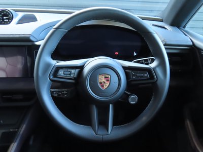 2025 Porsche MACAN — миниатюра 16