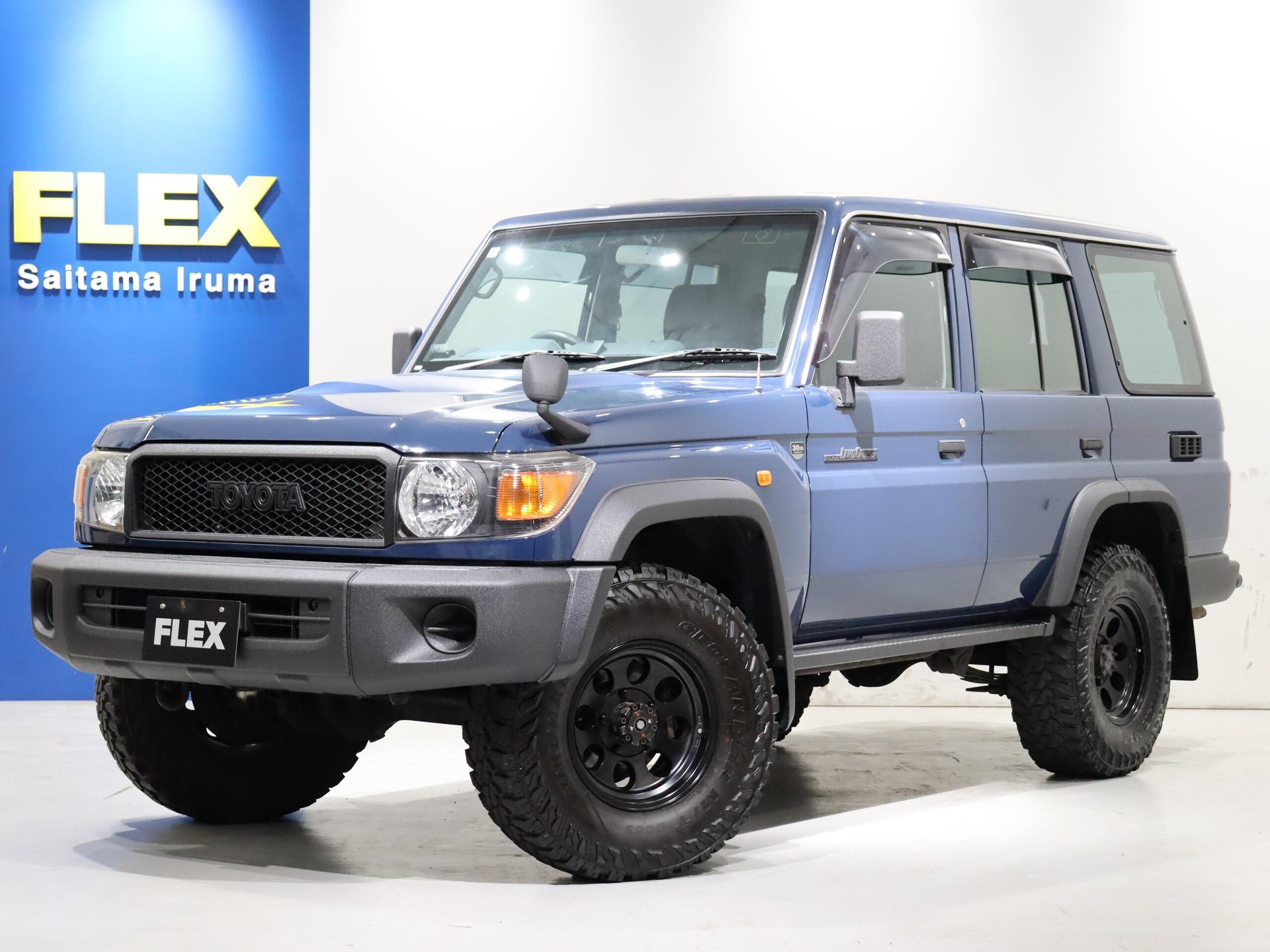 TOYOTA LAND CRUISER 70 - View 1