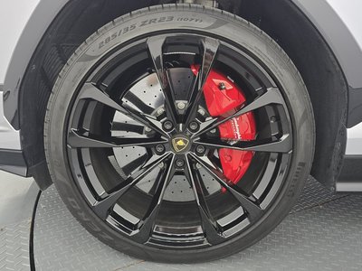 صورة 6 لـ 2024 Lamborghini URUS